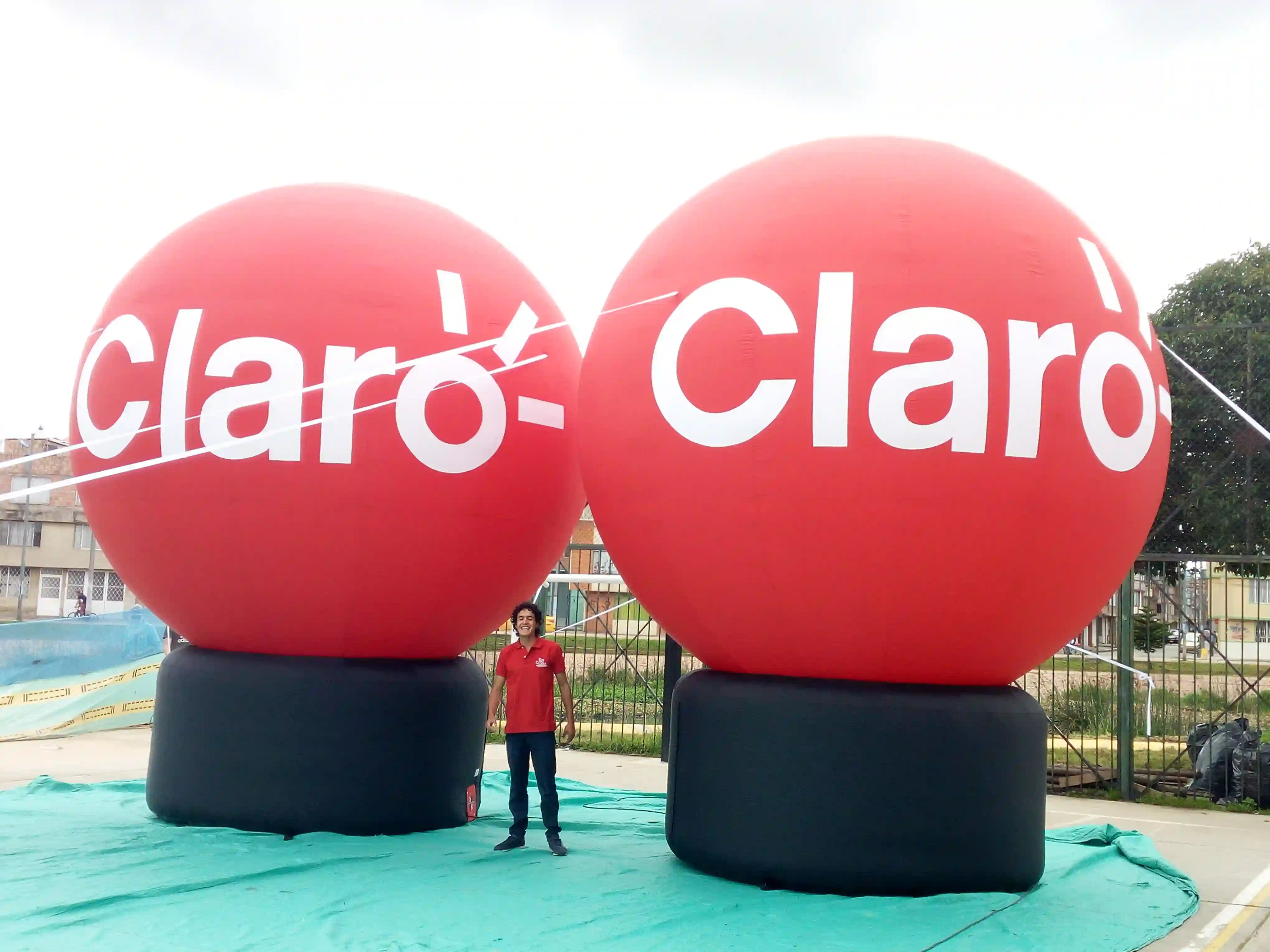 Inflables publicitarios para la marca de telecomunicaciones Claro