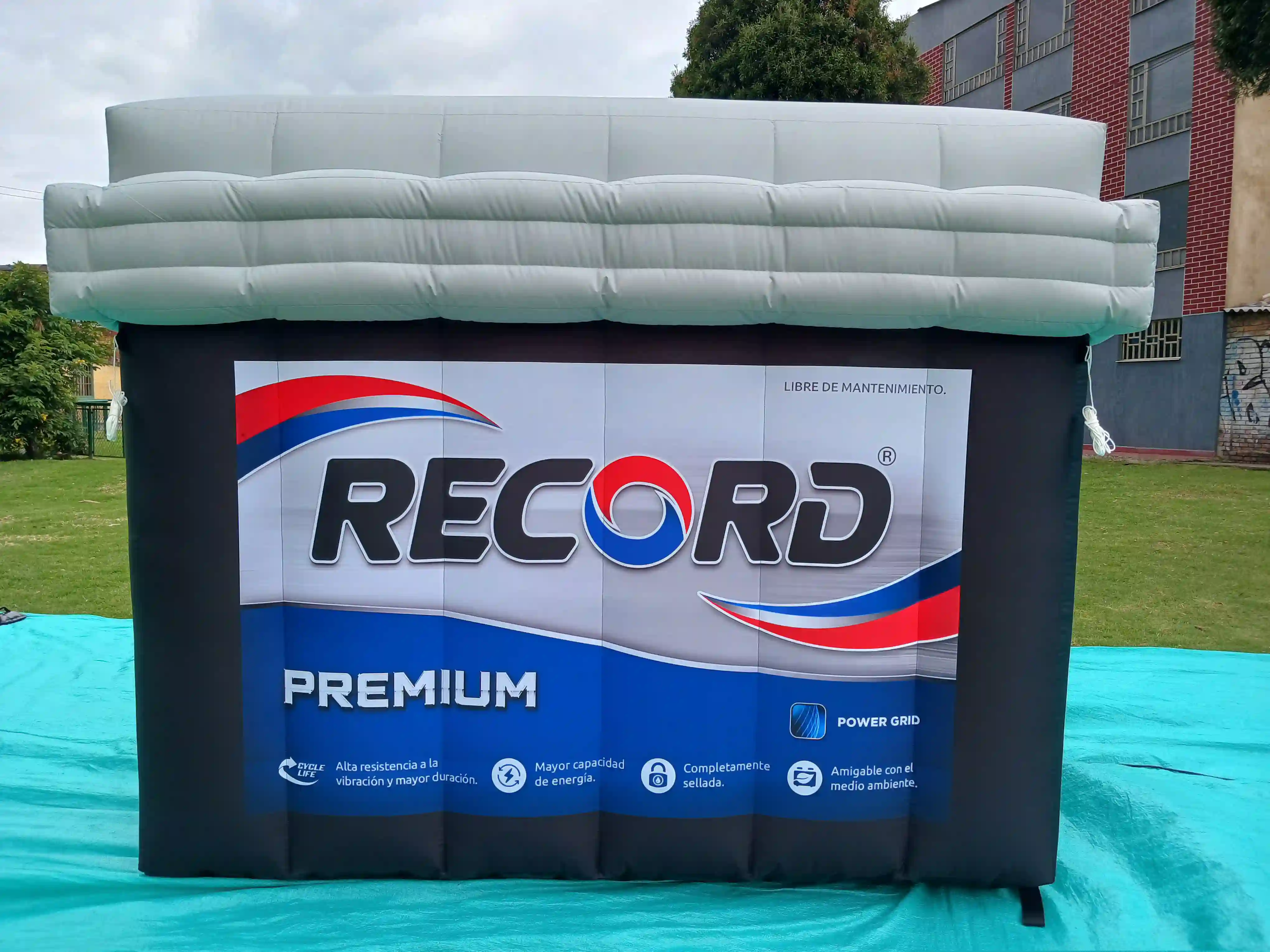 Inflable publicitario con forma especial para RECORD