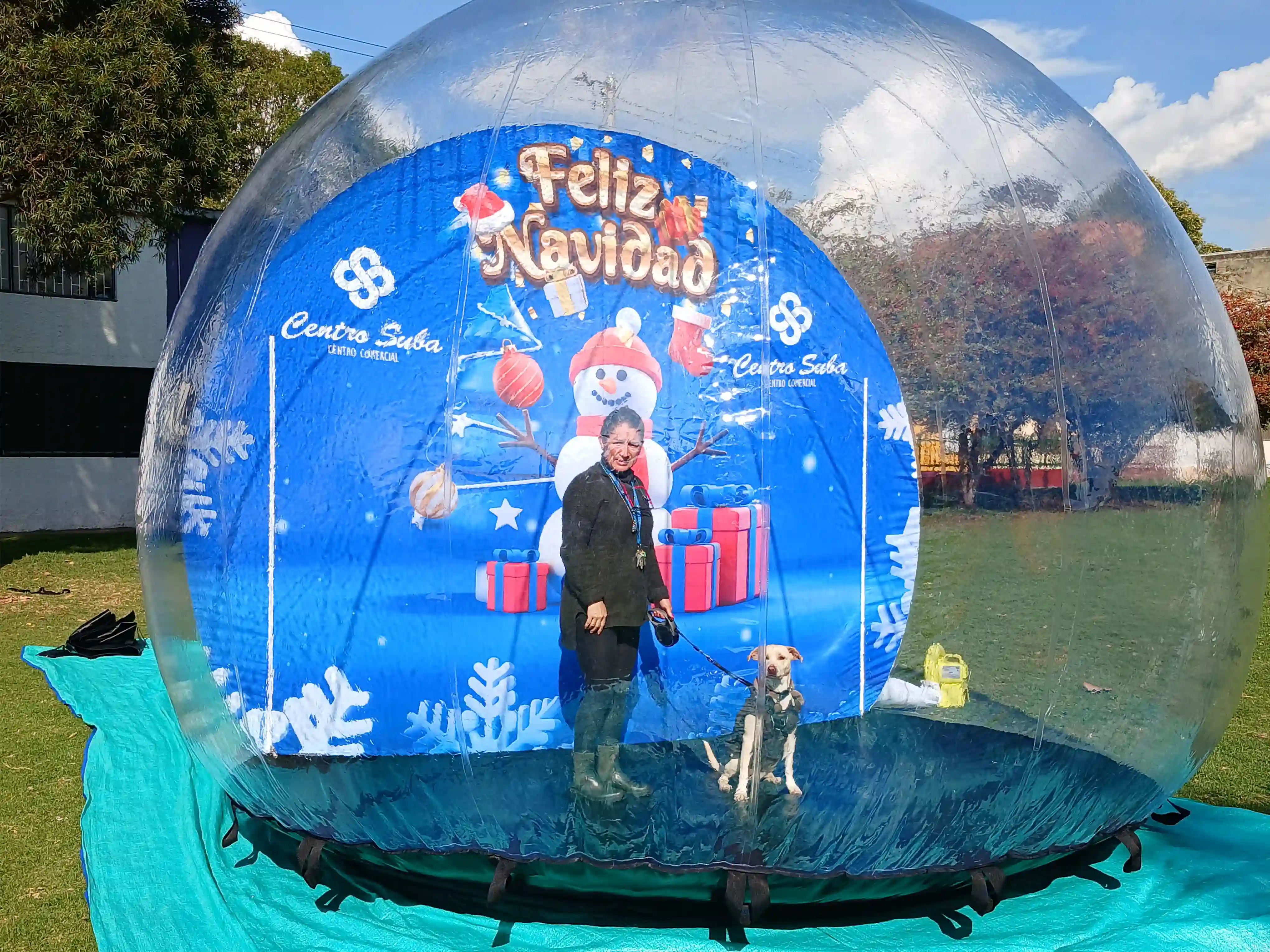 Inflable con forma especial de Bola de cristal navideña para reconocido centro comercial