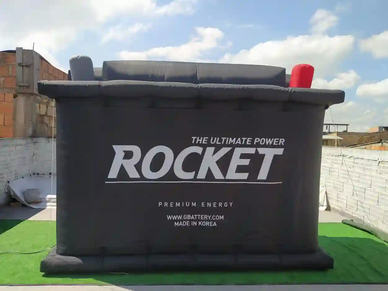 Inflable con forma especial de batería marca Rocket
