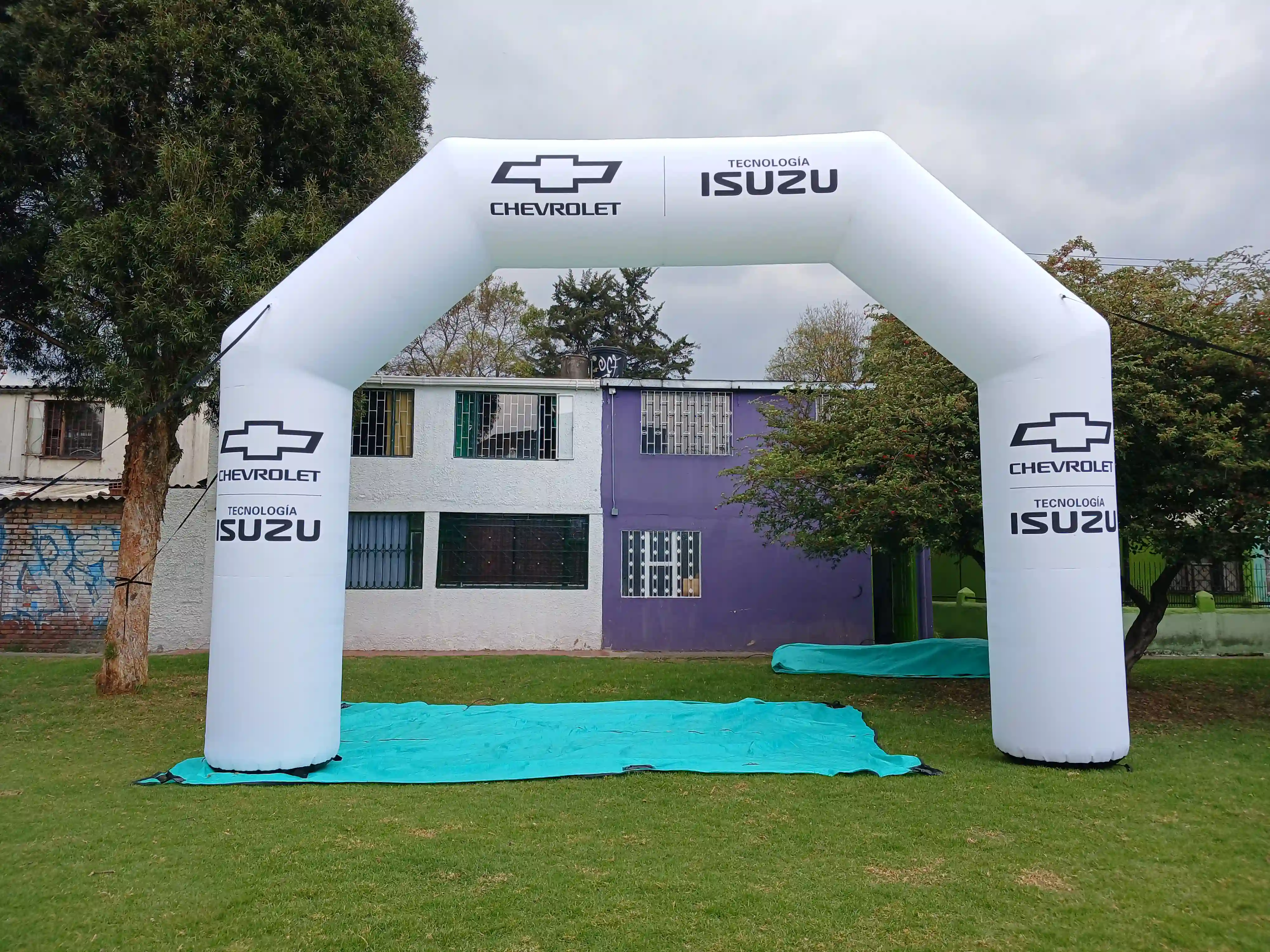 Arco inflable publicitario para la marca CHEVROLET